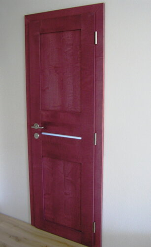 masívne javorové dvere s obložkovou zárubňou bordové moridlo