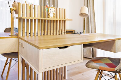 dubový masívny písací stôl pre deti