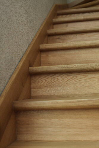 obklad betónových schodov - dubové schody